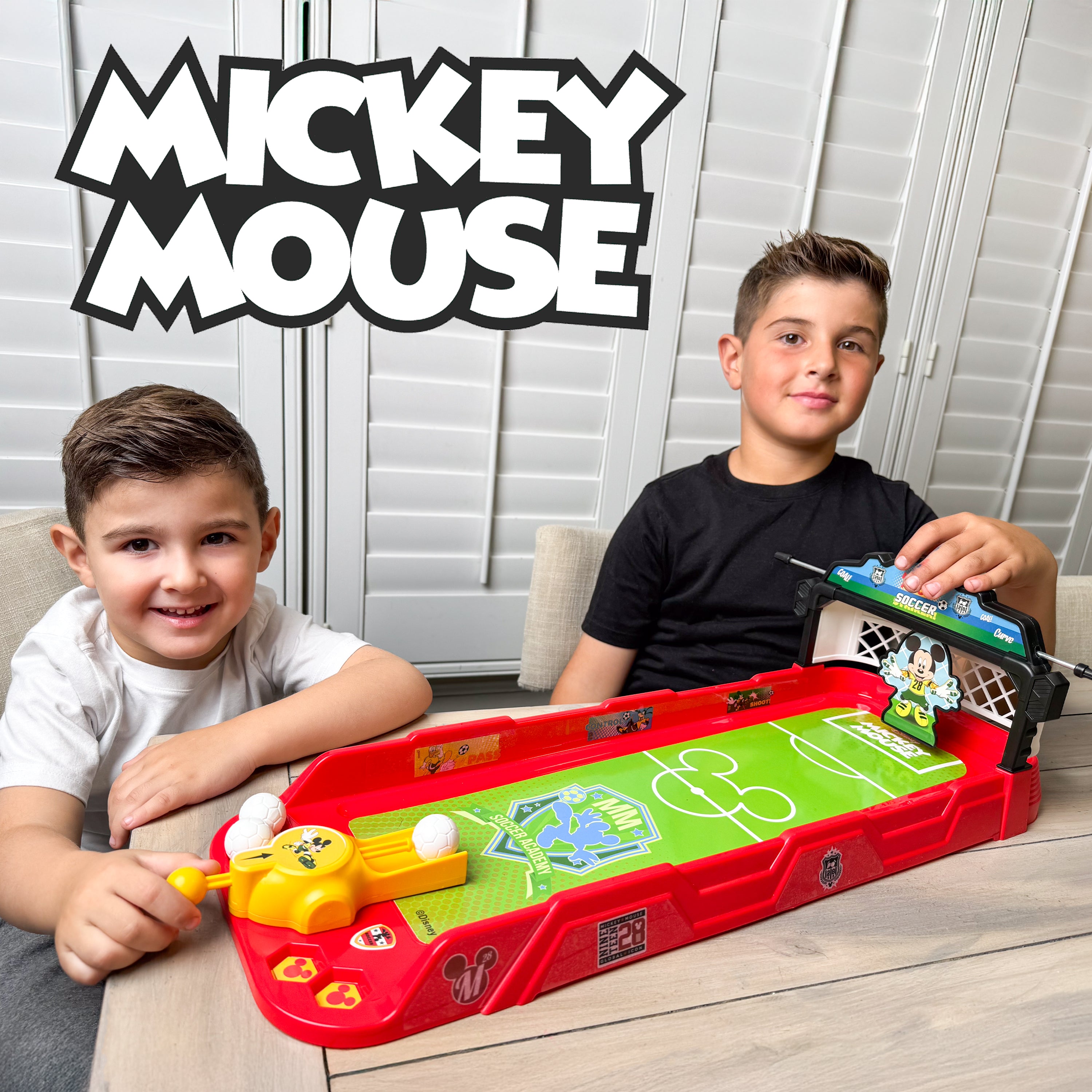 Juego de fútbol de Mickey Mouse