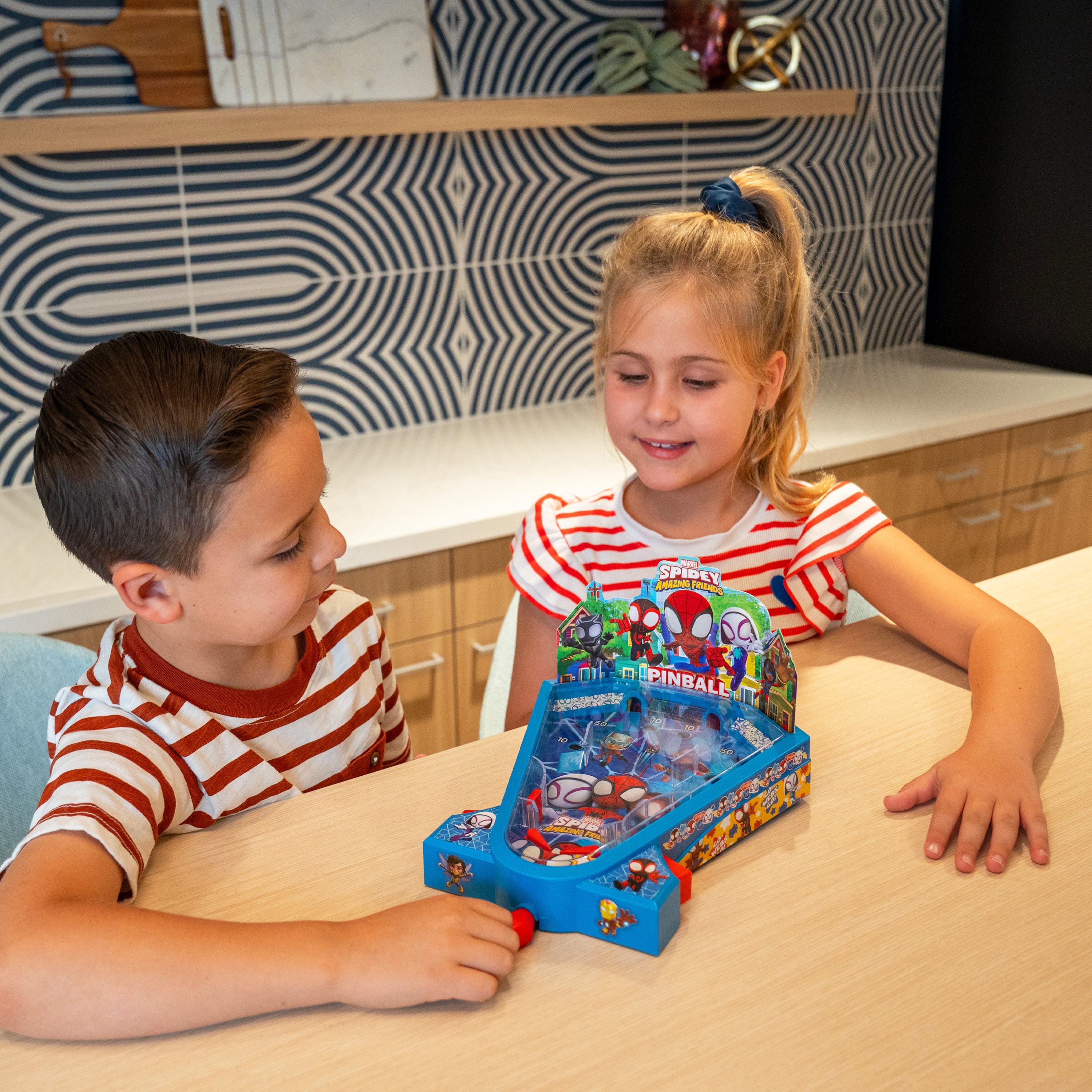 Spidey y sus increíbles amigos Mini Tabletop Pinball
