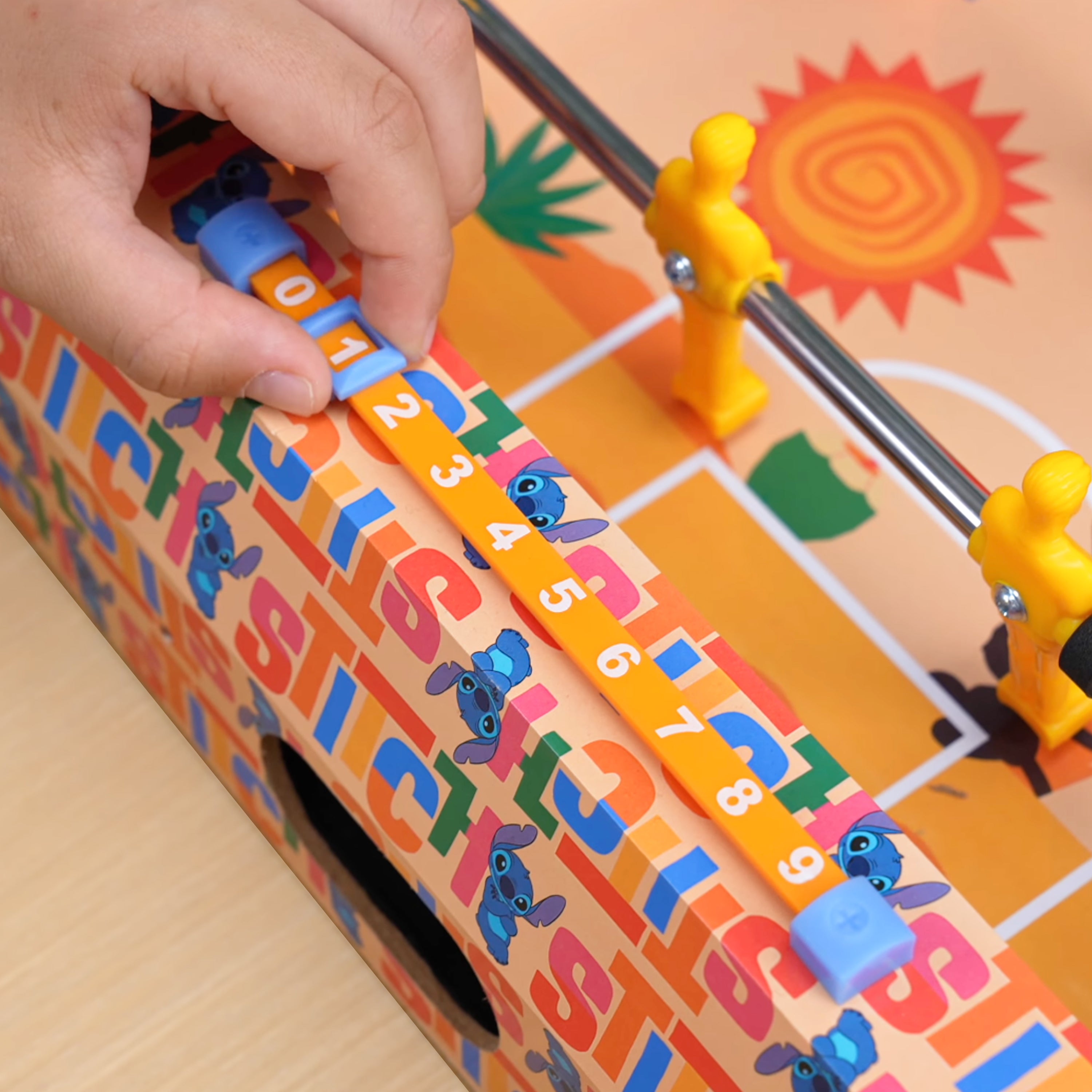 Juego de futbolín de madera Stitch