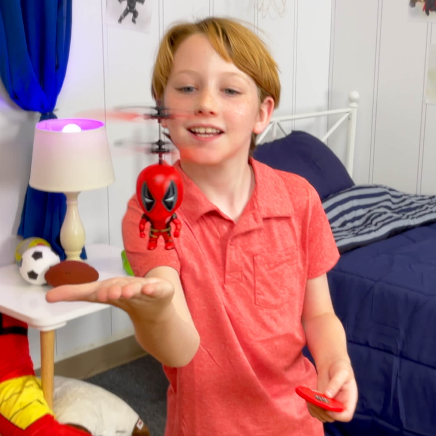 OVNI de cabeza grande de Deadpool