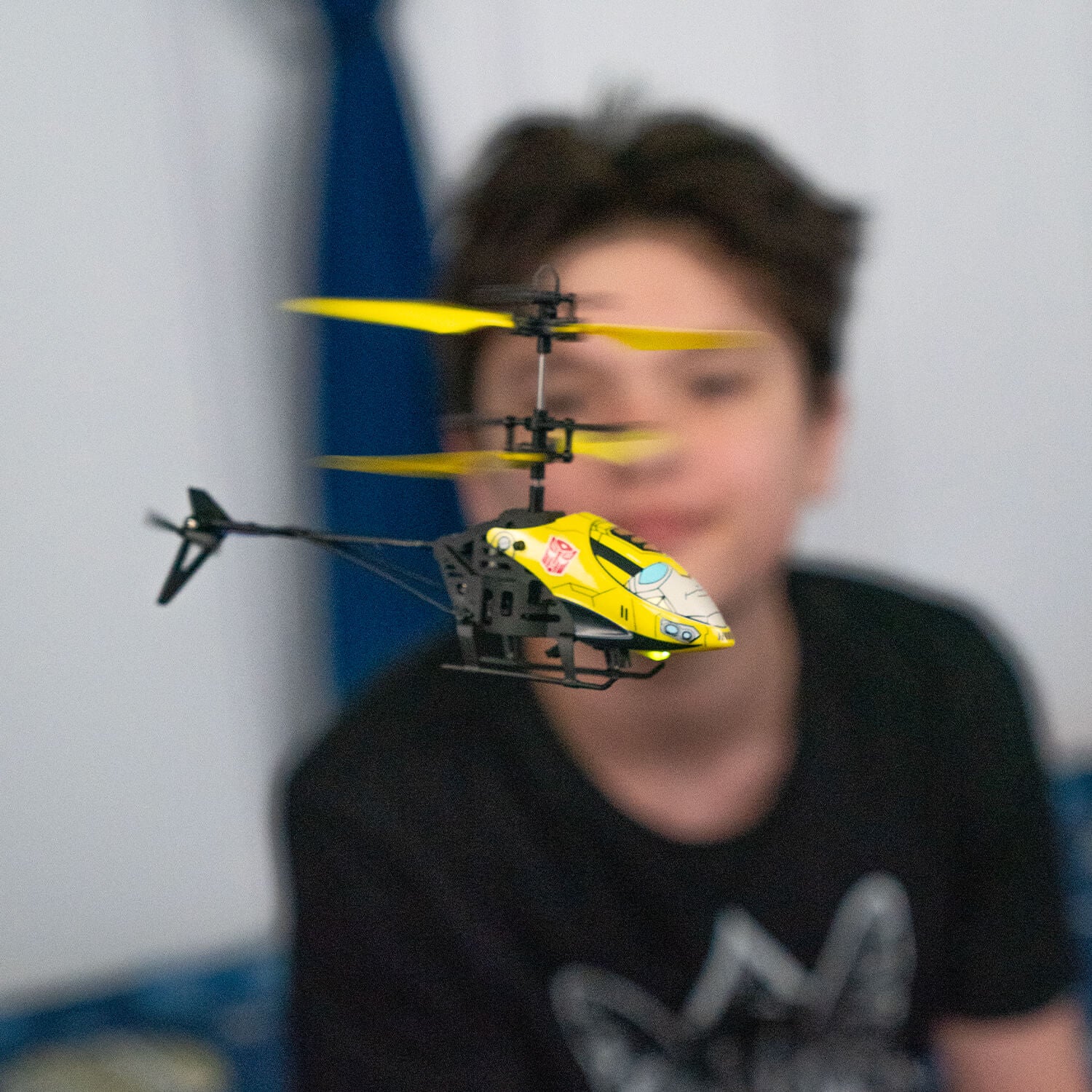 Helicóptero teledirigido Transformers Bumble Bee